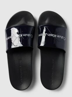 Calvin Klein Jeans Slides Mit Label-Details - Marineblau -Modegeschäft Für Damenschuhe 655l0e1pa8rk2l1ga164ahqk9t34kkpi9d6lce2d8gqjie9g8d8l4e2c84pkadi794okmkai6d0jcg9g6so3edhg6or62chj64sjgo9kccs36e1n6op6cophclhj6c1o61j34e0