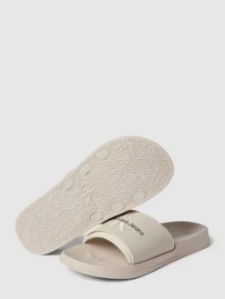 Calvin Klein Jeans Slides Mit Label-Print - Beige -Modegeschäft Für Damenschuhe 68pk8j2c6opj8c1mah3j8k1l6l434chg6524ghpp61b4aha39p430la49l858hhh8h2k2iilagqj0iqk8h3jidr2cgoj6pb4cdh3ge9kcoo34e9p6oo64e9hcor62dhg74o30p0
