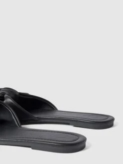 Only Pantoletten Mit Knotendetail Modell 'MILLIE' - Schwarz -Modegeschäft Für Damenschuhe 699kal2m8d4j2gqe9ha4ahq76l4kcjamalb4scpl8d4k6i2a8ksj0j9l91a36lij90o52gi99t5j2lifap3j2e3375i38ob470om2ohkclhj2ob16dh6cp1p6hj3acpkc5gm2d0