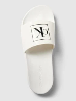 Calvin Klein Underwear Slides Mit Logo-Print Modell 'TRUCK' - Weiß -Modegeschäft Für Damenschuhe 6crkqc246sq3ahi56d64eiaeaha4cjql6p84ola2995l8e238oskaea89l9jckhma915alhn8os30l22693m4opl64q32pj364r34dhkchj3co9h75ijae1i6cr30d9i69h3ec8