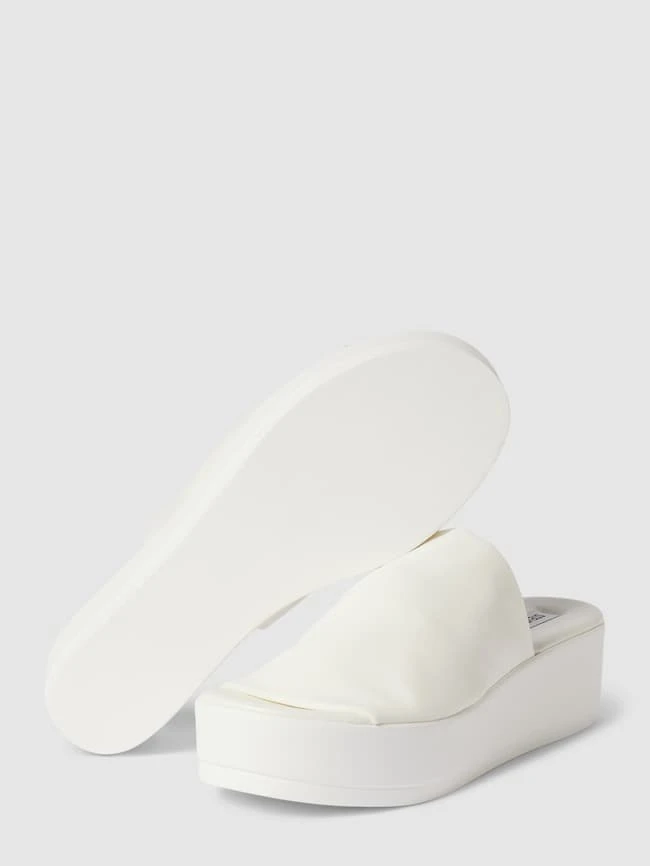 Steve Madden Pantoletten Mit Plateausohle Modell 'SLINKY' - Offwhite 4 Steve Madden Pantoletten Mit Plateausohle Modell 'SLINKY' - Offwhite – Bild 4