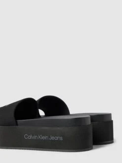 Calvin Klein Jeans Slides Mit Plateausohle - Schwarz -Modegeschäft Für Damenschuhe 715j8khg6tajck1la944ugpg6p0kski1ap2lch1ladb42dq86934kd1m9l84sk2d6h4jiiqe8pb58ihn6h3jadhk6gpmad31ckojgp1k68qj8e1l60qm4d9k71gjgcpg6lhmap8