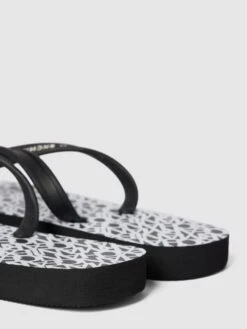 ARMANI EXCHANGE Zehentrenner Mit Label-Details - Schwarz -Modegeschäft Für Damenschuhe 750l6li674p4cd1h690kslim8l136jieap24kd2j89638di884okcjad8t742hak897kcj1m6srl6da968o68p9p6kr66oj268q34e1k6dgjgo9j6tgj4dppccs64d9oc5gjgo8