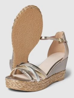 Marco Tozzi Wedges Im Metallic-Look - Gold -Modegeschäft Für Damenschuhe 75436l1gah1kej2i9l6l0kpj9oq42dad9krkqj288554kca49pa54dq58l6lccai64qk6ii48gqjgl266ko3goph6ph68phn6gqmcp1k6oqm8o9k6lj6cdhiccr34dhgcli6cp0