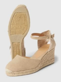 Castañer Wedges Mit Dornschließe Modell 'CAROL' - Sand -Modegeschäft Für Damenschuhe 7594kgaaacp3ajiia19l4ha888q5aci560rksj9h9d24sl9p8p8k8kq665b4ahab6545adqb9sr3gcak6l3jccr5cor68pb56opjie1kc4qj4ohkc8rjcdj5c5i36cr66so34d0