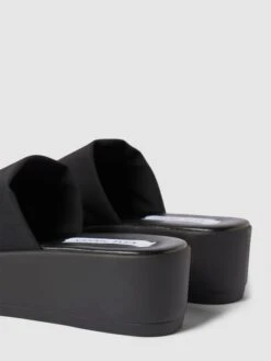 Steve Madden Pantoletten Mit Plateausohle Modell 'SLINKY' - Schwarz -Modegeschäft Für Damenschuhe 75a4il296l3jedii9h2jcg9lagq4aipl7114mk2d9h4lakqe6p458cho6p9kkcpi84r56cql6d14mga19t3jiob16som6c1k6lim4e1kckrj8e9gchh3ae9nc8sj4dpm64s3adg