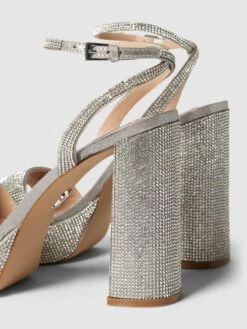 Steve Madden Sandaletten Mit Zierbesatz Modell 'LESSA' - Silber -Modegeschäft Für Damenschuhe 75b4ocqda16j2di1al742h2j8h0kqea58opkil1k699kcdqb6h3kiha4854kag9g65248g9i88sl4gab9go62phgccpm4e1mcdgm4e9k6sq30eb2ckp3gp31ckp62p1h70r3iog