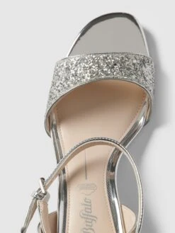 Buffalo Sandaletten Mit Paillettenbesatz - Silber -Modegeschäft Für Damenschuhe 84q3ihqm6cr38jhl7594uh2l9h2k4ha8a194scib6p65cca864pkighm6l254g9m755kajpp8d24ogpl8t3j4phn6oo3ccb369i62chk6kr62e33c4p62eb3c9j32d9ic9ij6cg