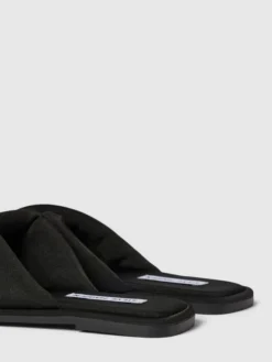 Steve Madden Pantoletten Mit Breiten Riemen Modell 'DIXIE' - Schwarz 7 Steve Madden Pantoletten Mit Breiten Riemen Modell 'DIXIE' - Schwarz -Modegeschäft Für Damenschuhe 89842l2e98s4cgija5b42h9oal2lak2a70rkmi2174s50gq89d3jal9k8gpkmha465954e1g65akse9o8go32e1i6lj3idj475h30p1k6hh3go9p6phm2d1pcdgj0e32c8q3cc0