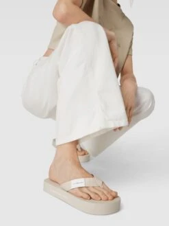 Calvin Klein Jeans Zehentrenner Mit Label-Details Modell 'FLATFORM' - Beige