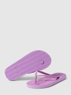Billabong Zehentrenner Mit Label-Detail Modell 'SUNLIGHT' - Lila -Modegeschäft Für Damenschuhe 8d94sdak8kskcjicad6kujae9p358liha18l4hq8al3kskia6h6j8k256crlcj1n69a4ija76l8l6dpiaoo3icb5cor32p316srm2c9kcgsjieb46thmad1gc4om2d9n6sp68c0