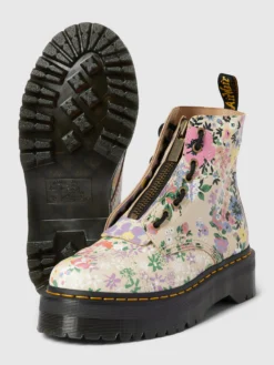 Dr. Martens Dr.Martens Schnürboots Mit Allover-Muster Modell 'Sinclair' - Offwhite -Modegeschäft Für Damenschuhe 8d9jichla1836i26a56kmh9pa1ajiiqd8d6jgi9iaor42cpk6h14ce22897jal1o754lcha18cs38gaaago6apj5cks68dpg71i3cc9kcph3eo9n6krmaor46lij6e316ss3ioo scaled