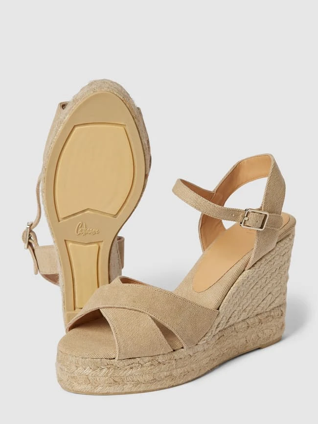 Castañer Wedges Mit Dornschließe Modell 'BLAUDELL' - Sand 5 Castañer Wedges Mit Dornschließe Modell 'BLAUDELL' - Sand – Bild 5