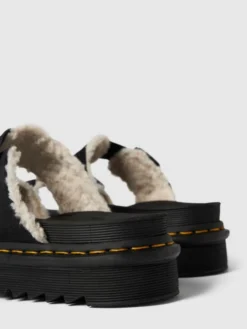 Dr. Martens Dr.Martens Pantoletten Aus Leder Modell 'Myles' - Schwarz 7 Dr. Martens Dr.Martens Pantoletten Aus Leder Modell 'Myles' - Schwarz -Modegeschäft Für Damenschuhe 8h132hhiap14cl29a995aipoah54ejhhap252i258kpj2ci69l1kck9pal950kq5alb54j2d9553cjpm74o38d1p6os3gd366so3adhk64q3go9m75im2e9nc4s30ohj69gjaog