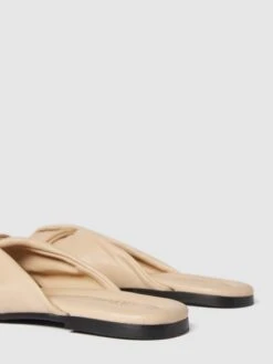 Cinque Pantolette Aus Leder - Beige -Modegeschäft Für Damenschuhe 8sp4ejai94r56c9k8d632hif64ql8hpi9h5l0d9n6lb4gl2d9co48c299d4j6iqf8d63ac9n8co4kja89ko32opm68p34chk6so36o9k6krjcob4c4sjgd1jccq62cho6ks32co