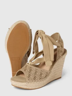 Guess Wedges Mit Label-Print Modell 'HALONA' - Beige 8 Guess Wedges Mit Label-Print Modell 'HALONA' - Beige -Modegeschäft Für Damenschuhe 8t648eaba943alhoacs36iqha59jee1n6h9k2dpg8p942lad6kqkigid6t85ajqa954k2dam90o36lam993j2chpc4r32ohn71i6cphk65gj2e9p6krjad1o60q30cpgc8r3edg