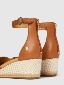 UGG Sandalen Mit Hohem Absatz Modell 'EUGENIA' - Camel -Modegeschäft Für Damenschuhe 8t8l2cab6l5kajae8so4shal6t14ij246go30i2560o46h239115ahik659j8ki56p930kae915j0lai8l3j8e1gcorm4d3675j36phk74smco9i64oj2phi6gpjic9icgo6aco
