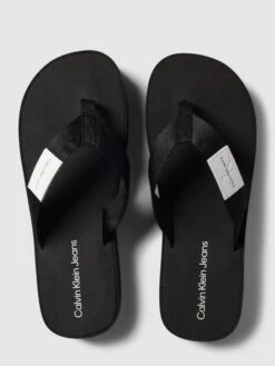 Calvin Klein Jeans Zehentrenner Mit Label-Details Modell 'FLATFORM' - Schwarz -Modegeschäft Für Damenschuhe 910lalala584gchm9923cc2j70oj6jq99t95cea1852j8gqd6p84ie25ah34gl2684o32j249p8jcha6aoo30chj75im6oj565ijep9k6csjgeb269h30e34ccpjiopl6lj34oo