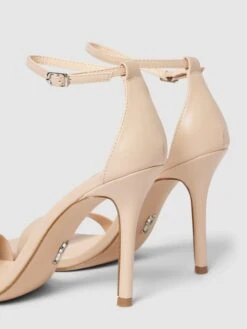 Steve Madden Sandaletten Mit Dornschließe Modell 'UPHILL' - Beige -Modegeschäft Für Damenschuhe 9h256k2j9p9j0ki36154khq8agojci1i9p0koc9n9oo3ae2i8lakedpk61438ja368o52g9gah1kqci264o62dj3ccs3cd1g64q6cdpkccrj2oj3ckrj4ohoclhm6p1g69i32og
