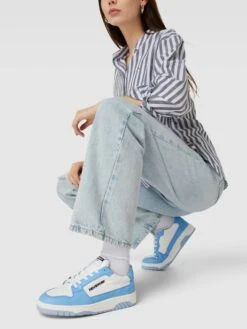 REVIEW Sneaker Mit Label-Details - Hellblau