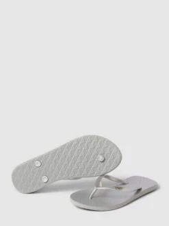 Roxy Zehentrenner Mit Label-Applikation Modell 'VIVA' - Silber -Modegeschäft Für Damenschuhe 9kr3cj256h4kegqba0q4khab74s3ik9h98rj4daa9d75ajil6l44gkpo8srkce1h8t33gda6915jeia168o30dho64q38d1j69hmaopk6him6e1i6op34o9ic8ojaeb6c9gj4p8