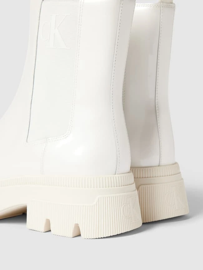 Calvin Klein Jeans Chelsea Boots In Lack-Optik - Weiß 3 Calvin Klein Jeans Chelsea Boots In Lack-Optik - Weiß – Bild 3