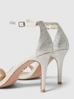 Steve Madden Sandaletten Mit Zierbesatz Modell 'ILLUMINE' - Silber -Modegeschäft Für Damenschuhe 9sqkieae89a46kqm6h94oe9gagrj0l2d9p54ica88d2jgk2a9585cgah8l3kki2965b4oji48ta3ili59h3m4cpm6ksmaoppc8pjgopk64o38e9k6sq3adb16grm8phicgo6cc8