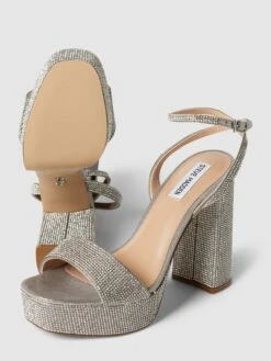 Steve Madden Sandaletten Mit Zierbesatz Modell 'LESSA' - Silber -Modegeschäft Für Damenschuhe a4pkokie6gqk2h9h6cqkojqf71akce2m9194ocqb9la4scpo6co3iipgalb42h2fa994gh1l71akqj9g8oo6cp9p6lijgcj4c5i3ep1k6gqj8e1ic4ojie1l6opjaoph64s38d8