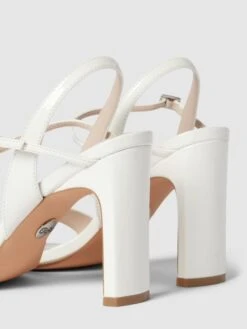 Buffalo Sandalette Mit Dornschließe Modell 'Jean' - Weiß -Modegeschäft Für Damenschuhe ad434hpnad442dih655j4d286t7l0iqi6co3aghp8l8j2lajal9j0i27al256c1h8l94id1pah6j6i2ma13jedhlcgsjgd9p71hjio9k6hh3eoj5ckp3achoc9j3gc1pccp3ee0