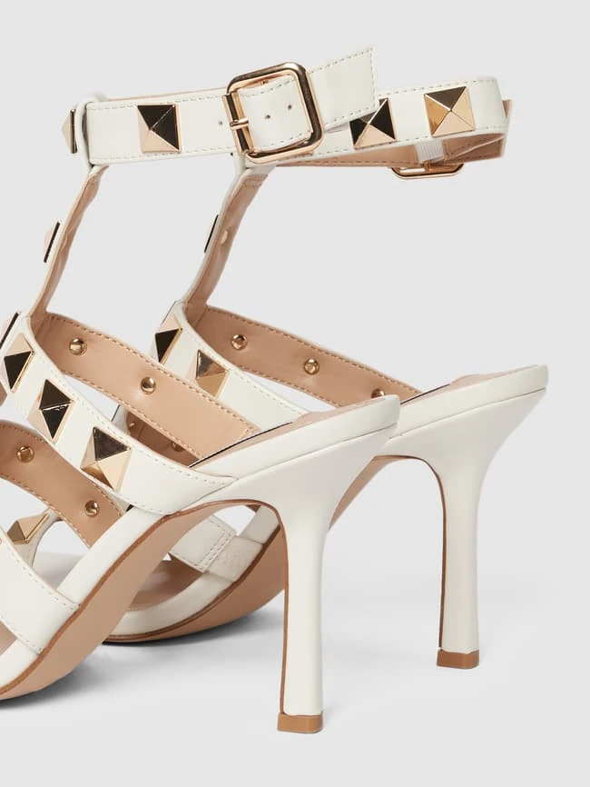 Steve Madden Sandalette Mit Nietenbesatz Modell 'CAPRI' - Offwhite 2 Steve Madden Sandalette Mit Nietenbesatz Modell 'CAPRI' - Offwhite – Bild 2
