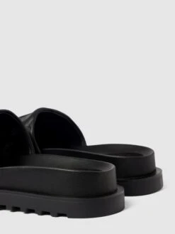 Guess Slides Mit Label-Details Modell 'FABETZA' - Schwarz -Modegeschäft Für Damenschuhe apa5aci69l5k4cqia9732j9n6574ajqm8h746dppa8s4ki9k8hakmlig95a32ka89t7kgg9map0k2e2e8ko64phn64omcp336lij8ohkc5j34o9p6gr6ad1lcopmcd9g74ojec8