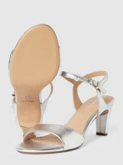 Tamaris Sandaletten Im Metallic-Look - Silber -Modegeschäft Für Damenschuhe apakac246pakui1lap548l2eap4koi2ba965clac6gp58kae855k2j2h9sp3agig6p0lcchl918lahal74o34pj2cos34dhocko6adpk6ksmae1gcksm2cpmcosj0dhgc5hjap0